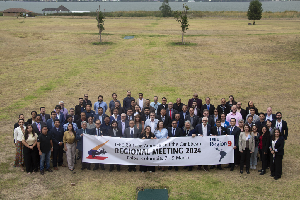Foto de miembros voluntarios en el IEEE R9 Meeting en Paipa